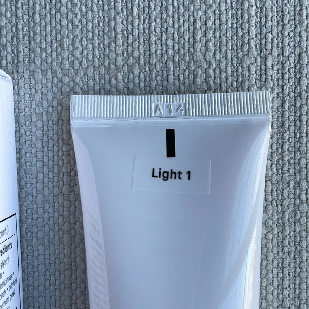 Bobbi Brown Vitamin Enriched Skin Tint SPF 15 - Light 1
